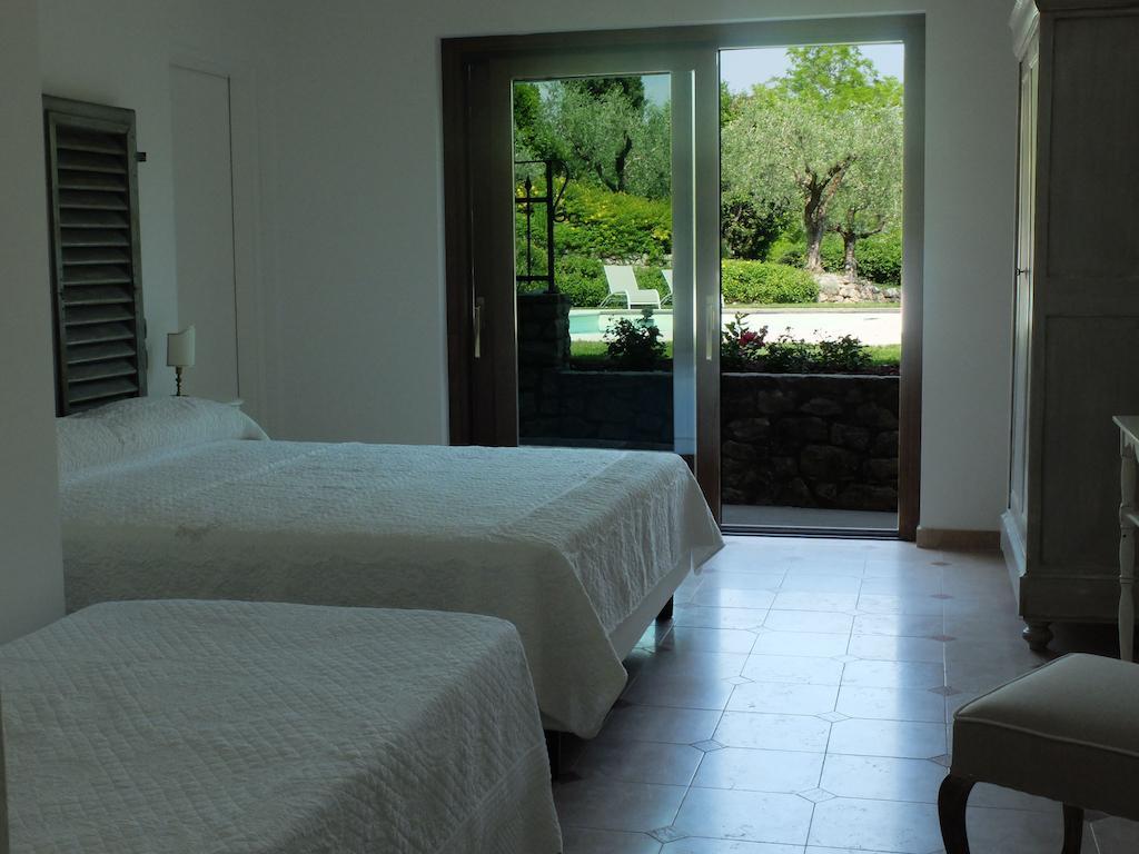 Bed and Breakfast Garda & Golf Caprino Veronese Habitación foto